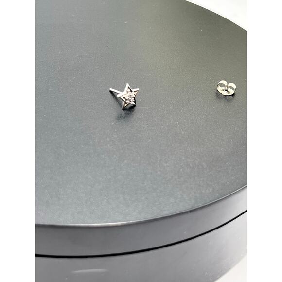 SB Designer 10k White Gold Diamond Chip Star Stud Pierced Earrings *Single - Picture 5 of 11